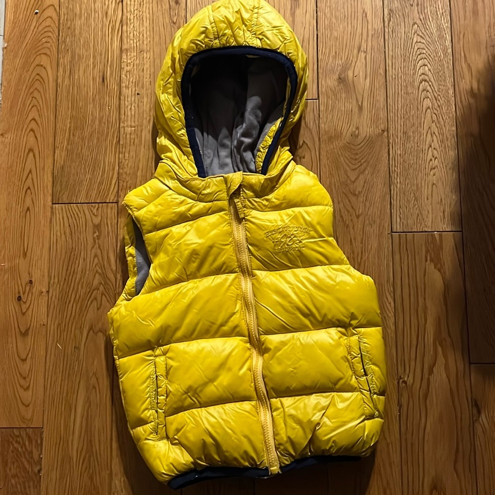 Sprout | toddler puffer style vest size 2 yellow hooded jacket